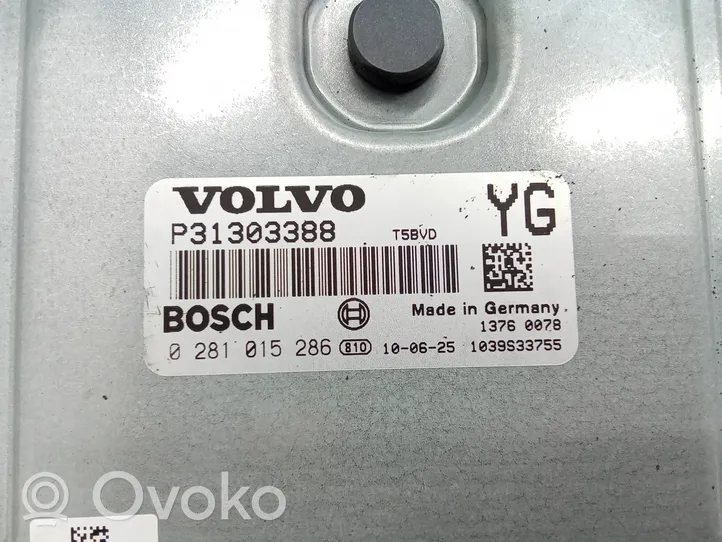 Volvo V70 Variklio valdymo blokas P31303388