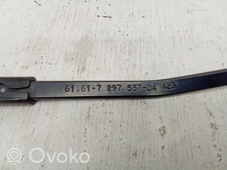 BMW 4 F32 F33 Priekinio stiklo valytuvų kojelė 7297557