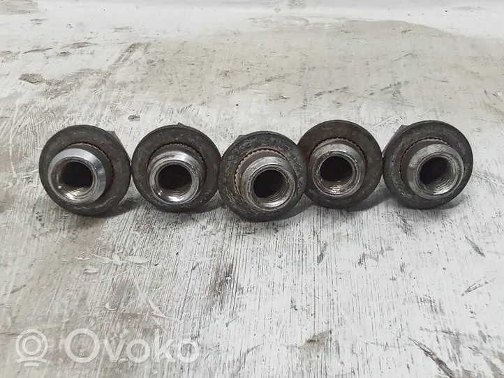 Mitsubishi Outlander Nuts/bolts 