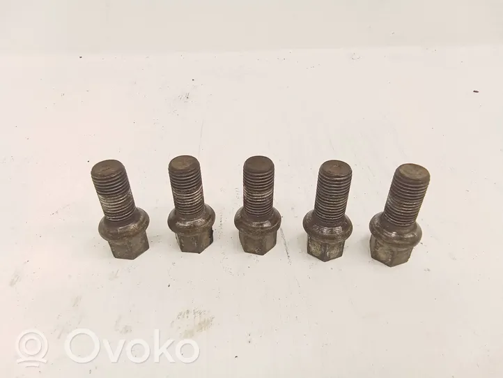 Volkswagen Caddy Nuts/bolts 