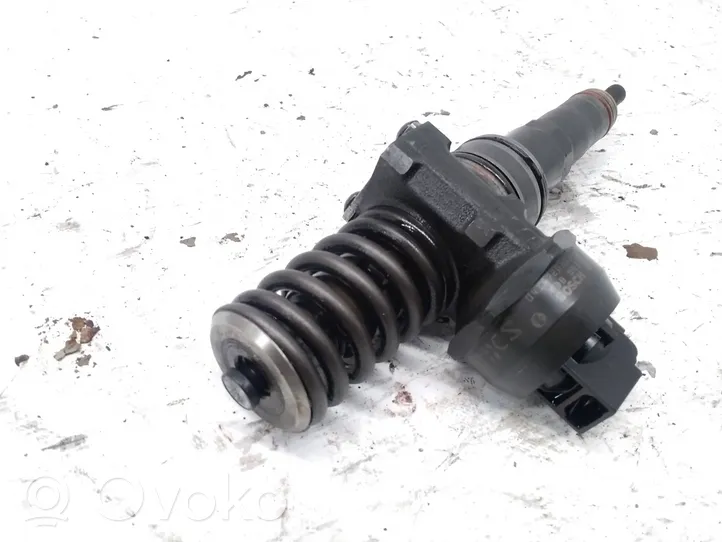 Volkswagen Caddy Fuel injector 038130073BN