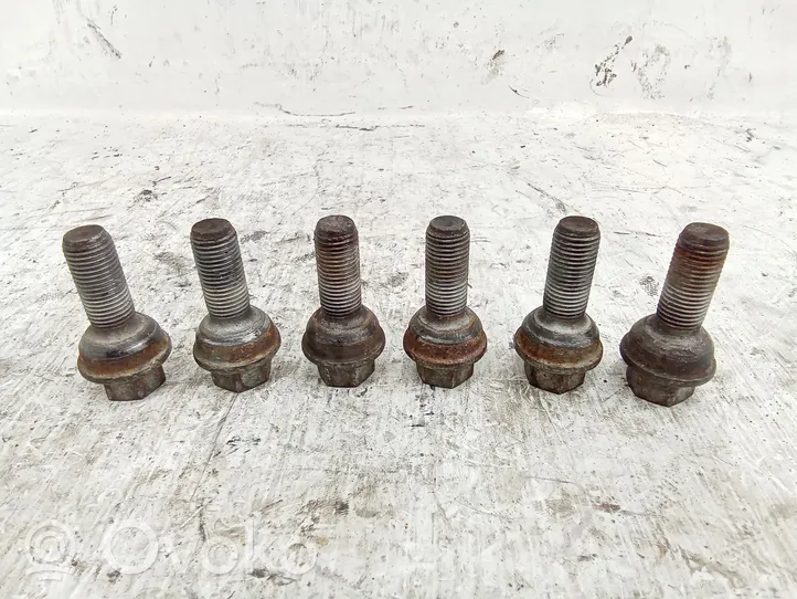 Mercedes-Benz Sprinter W906 Nuts/bolts 