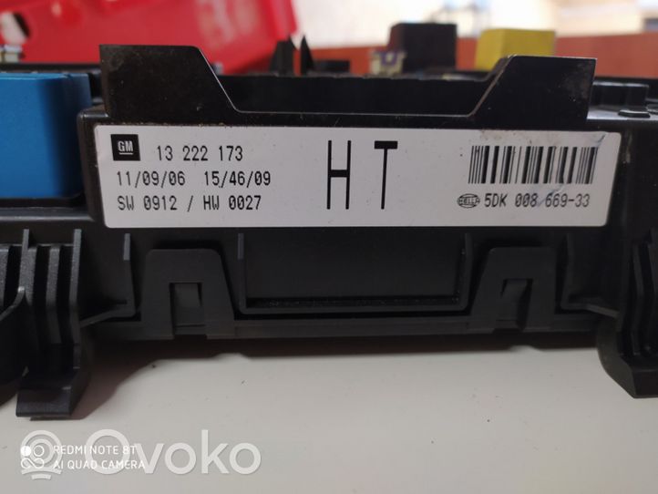 Opel Astra H Module de fusibles 13115937