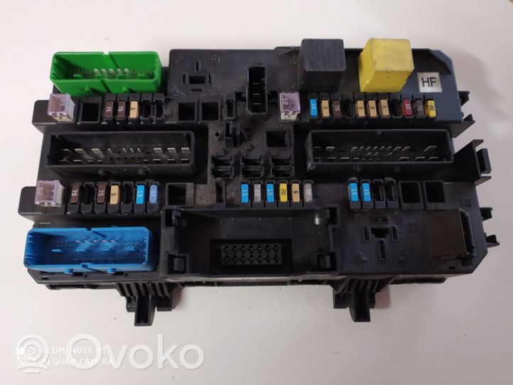 Opel Astra H Module de fusibles 13206758