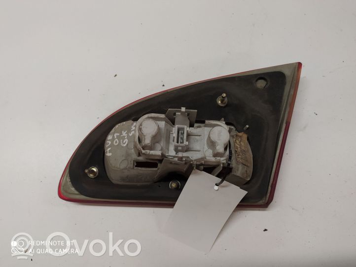 Toyota Avensis T220 Lampy tylnej klapy bagażnika 89022026