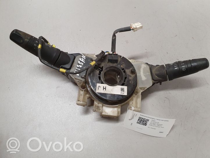 Nissan X-Trail T30 Leva/interruttore dell’indicatore di direzione e tergicristallo 255608H702