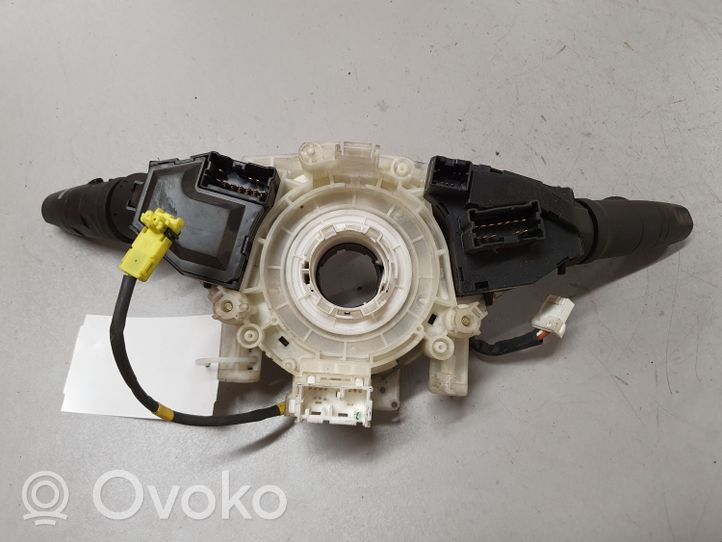 Nissan X-Trail T30 Leva/interruttore dell’indicatore di direzione e tergicristallo 255608H905