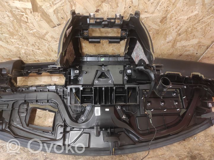 Citroen C6 Dashboard T4000000