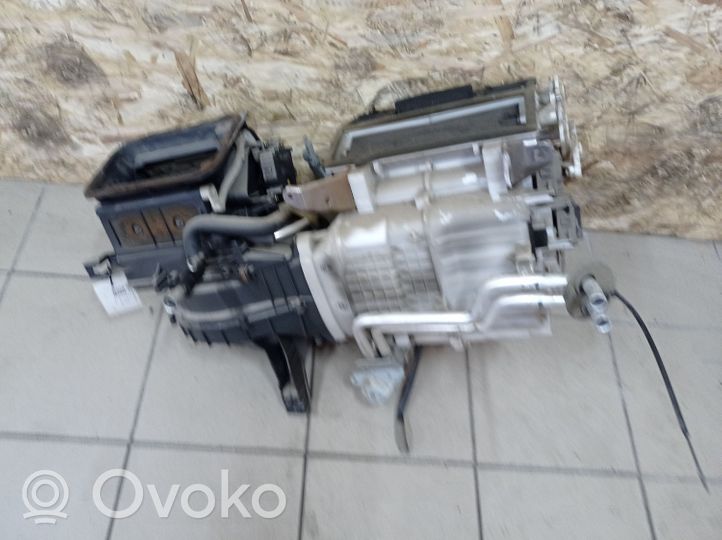 Toyota Avensis Verso Salono oro mazgo komplektas 