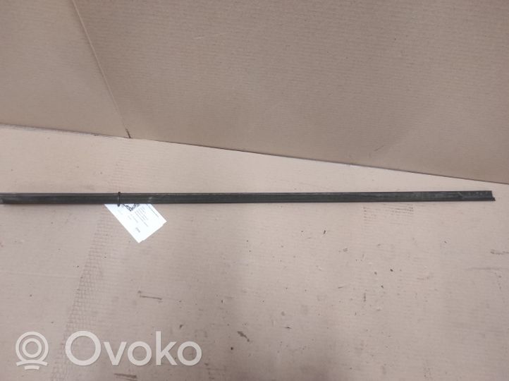 Volvo V50 Priekinio stiklo apdaila 