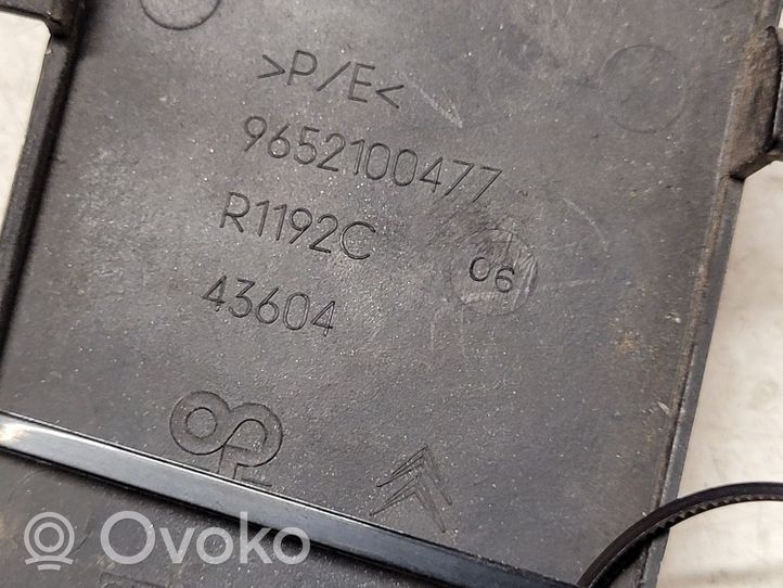 Citroen C5 Takapuskurin hinaussilmukan suojakansi 9652100477