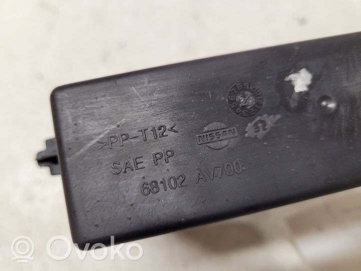 Nissan Primera Staufach Ablagefach 68102AV700