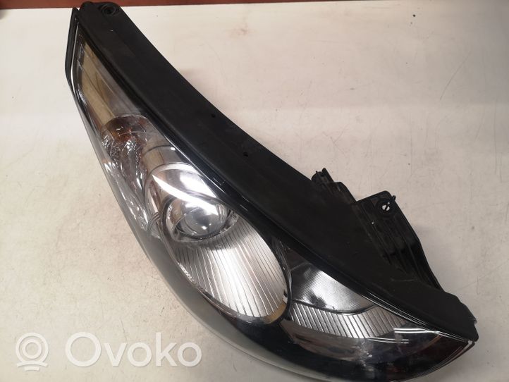 Hyundai ix35 Lampa przednia 921022Y