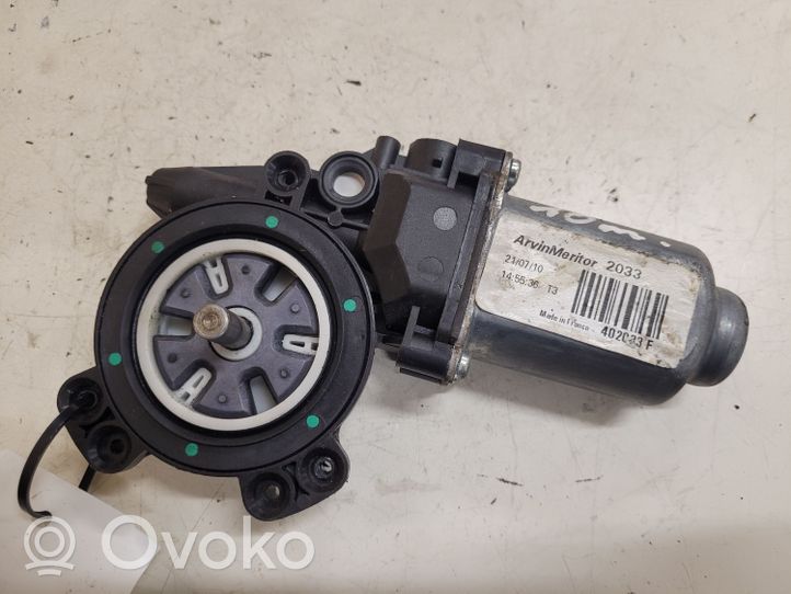 Nissan Qashqai Moteur de lève-vitre de porte arrière 2033