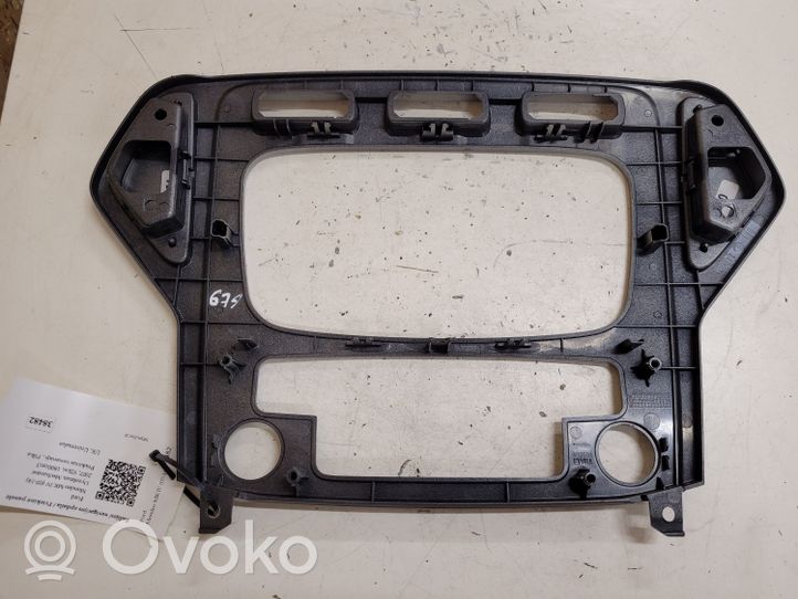 Ford Mondeo MK IV Konsola środkowa / Radio / GPS 7S7118522