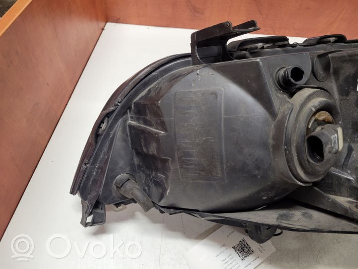 BMW X5 E53 Lampa przednia 15177402