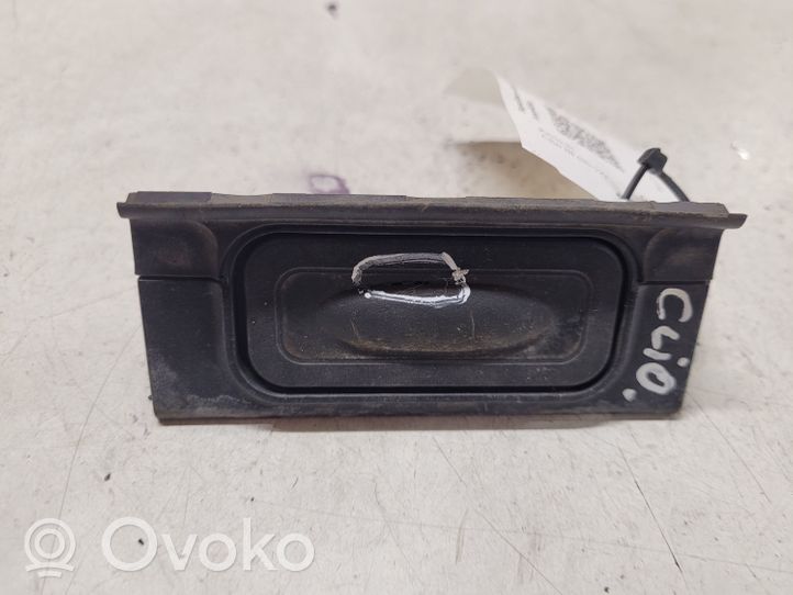 Renault Clio III Tailgate opening switch 8200078260