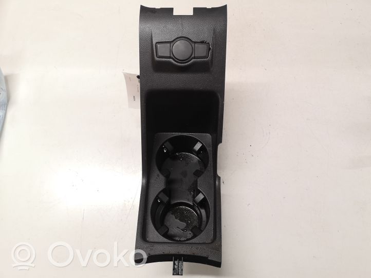 Chevrolet Captiva Cup holder front PD052480