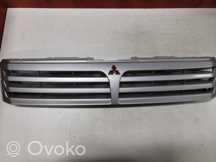 Mitsubishi Space Wagon Grille calandre supérieure de pare-chocs avant MR275627