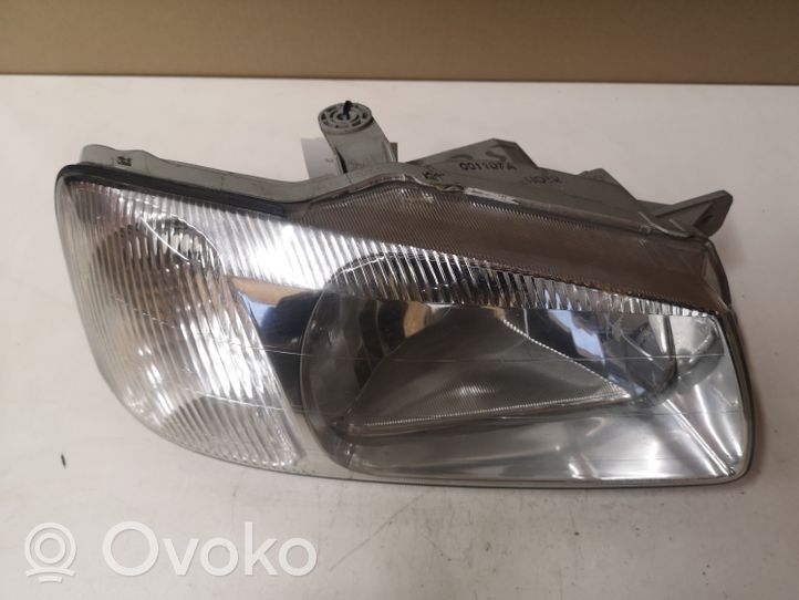 Hyundai Accent Phare frontale 92102250
