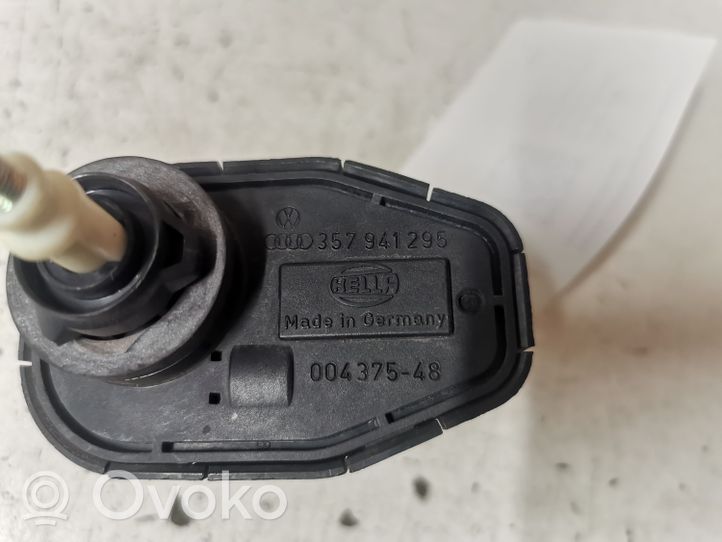 Audi 100 S4 C4 Motor de ajuste de nivel del faro delantero 00437545