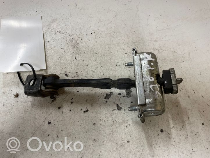 Opel Corsa D Priekinių durų atvėrimo ribotuvas 13242975