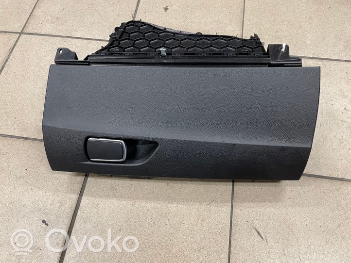 BMW 1 F20 F21 Daiktadėžės (bordačioko) komplektas 51169226048