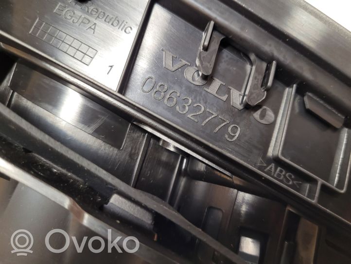 Volvo V40 Puodelio laikiklis 08632777