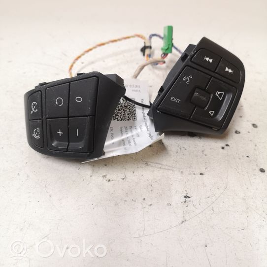 Volvo V40 Pulsanti/interruttori sul volante 31334457