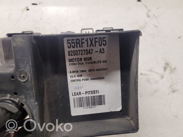 Renault Espace -  Grand espace IV Module de fusibles 8200727047