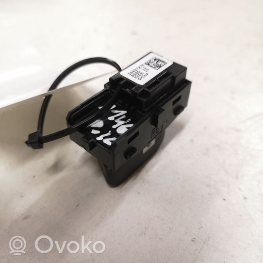 Opel Astra K Central locking switch button 13437276