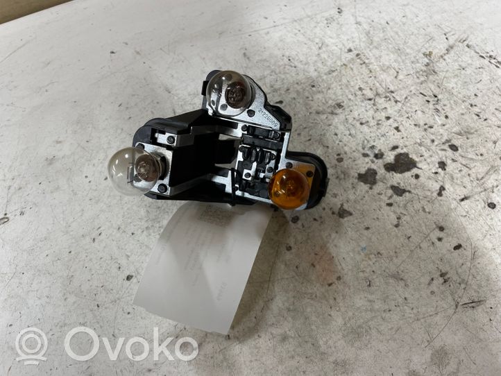 Volvo V40 Porte ampoule de feu arrière 31299833