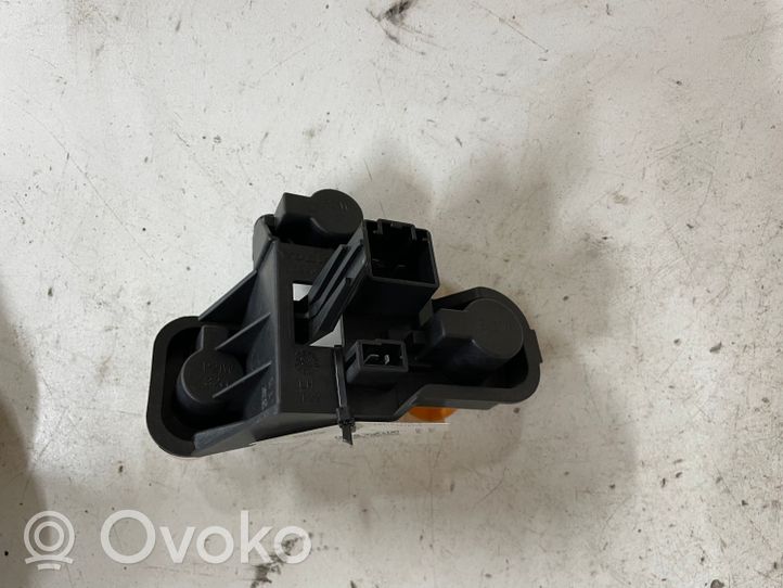 Volvo V40 Aizmugures spuldzes vāka turētājs 31290851