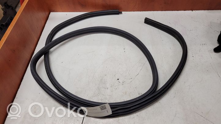 BMW 3 E90 E91 Rear door rubber seal (on body) 724725903