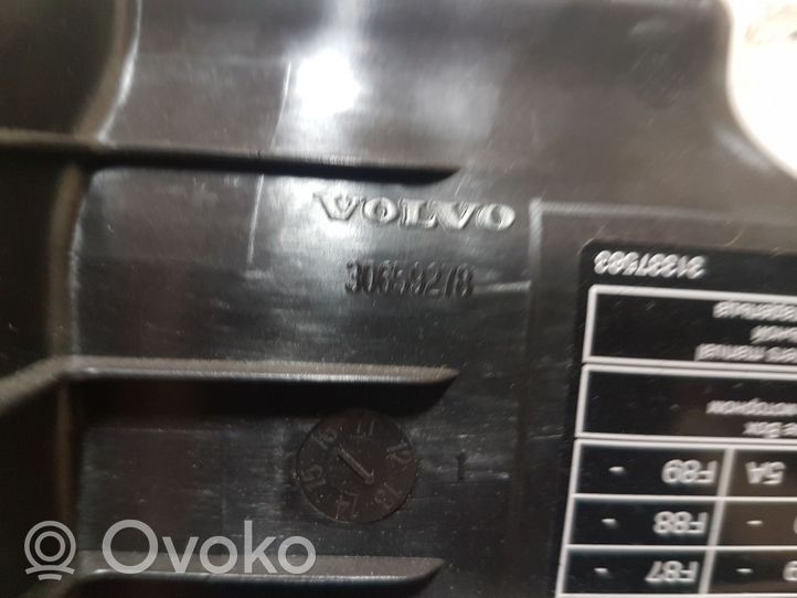 Volvo V40 Dangtelis saugiklių dėžės 30659278