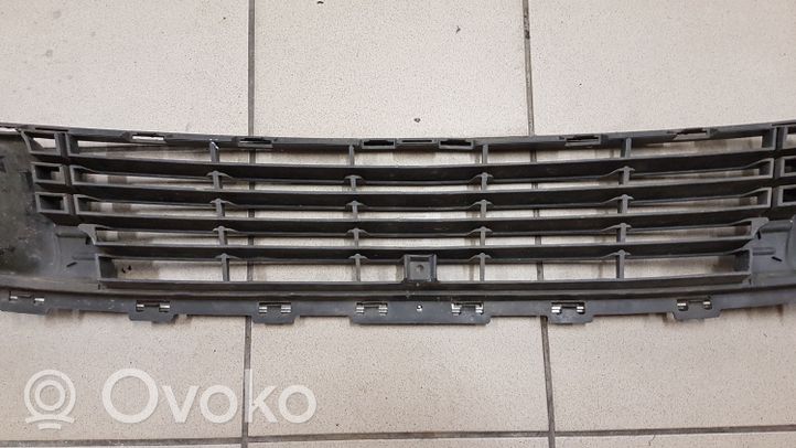 Citroen C5 Etupuskurin alempi jäähdytinsäleikkö 9681052677