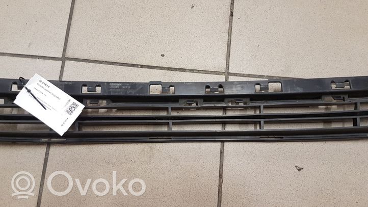 Citroen C5 Etupuskurin alempi jäähdytinsäleikkö 9682331677