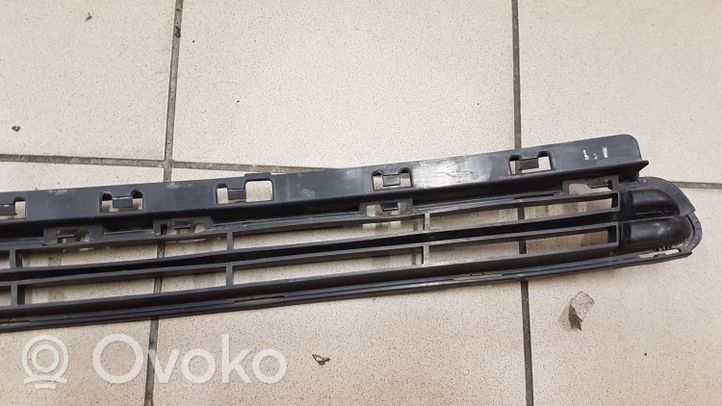 Citroen C5 Etupuskurin alempi jäähdytinsäleikkö 9682331677