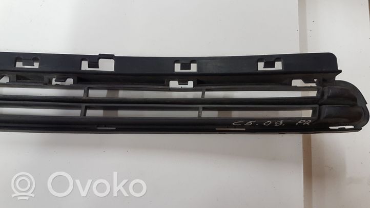 Citroen C5 Etupuskurin alempi jäähdytinsäleikkö 9682331677