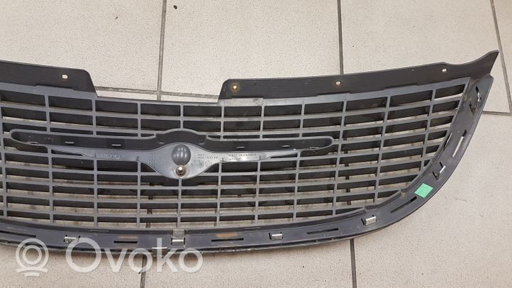 Chrysler Voyager Atrapa chłodnicy / Grill 4857292