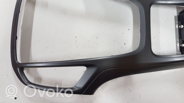 Opel Astra J Radio/GPS head unit trim 82290009