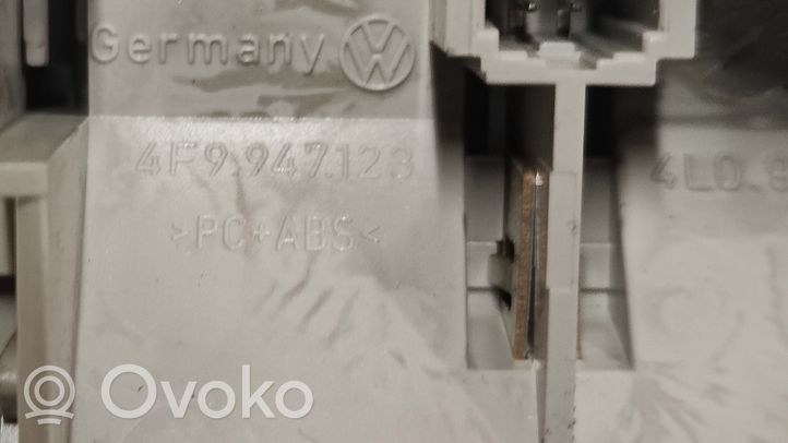 Audi A6 S6 C6 4F Wewnętrzna lampka bagażnika 4F9947123