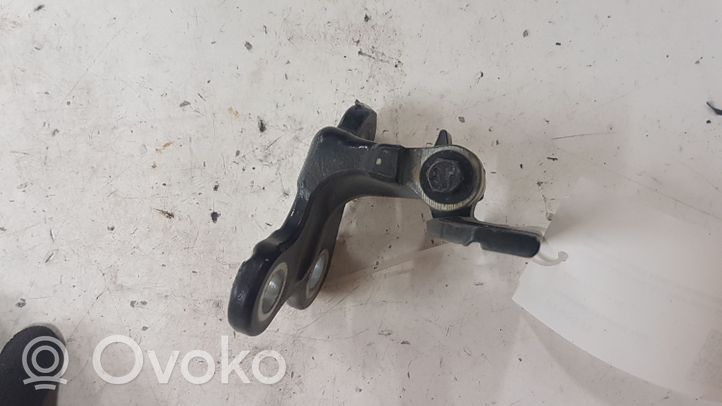 Volvo V60 Cerniera superiore della portiera anteriore A046572