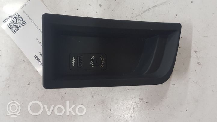 BMW 3 F30 F35 F31 USB-pistokeliitin 105026813