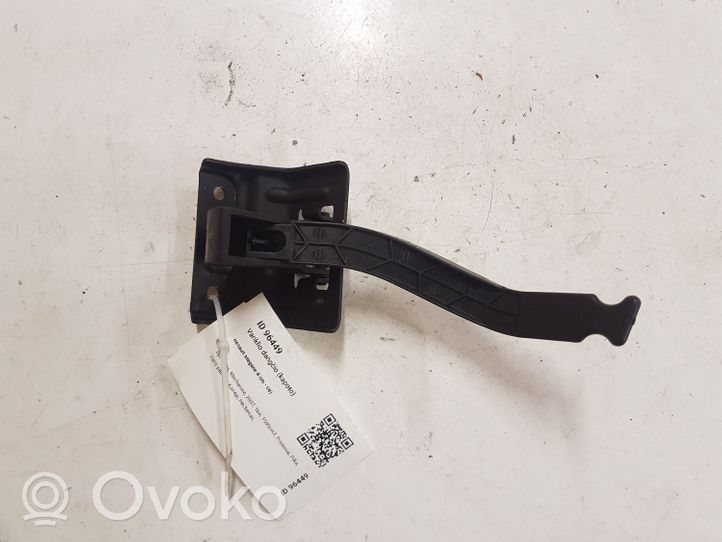 Renault Megane II Variklio dangčio (kapoto) rankenėlė 438215