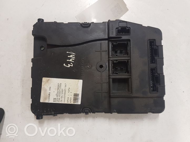 Renault Megane II Module de fusibles 8200780007