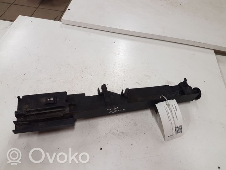 BMW 3 F30 F35 F31 Jäähdyttimen kehyksen suojapaneelin kiinnike 850740010