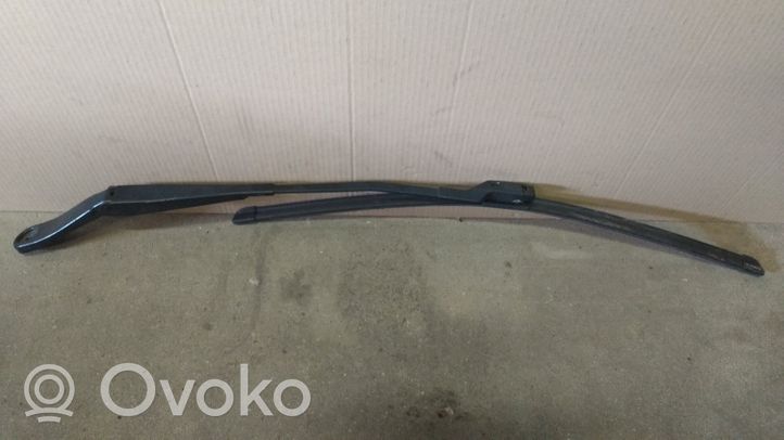 Volvo V60 Priekinio stiklo valytuvas 30753509