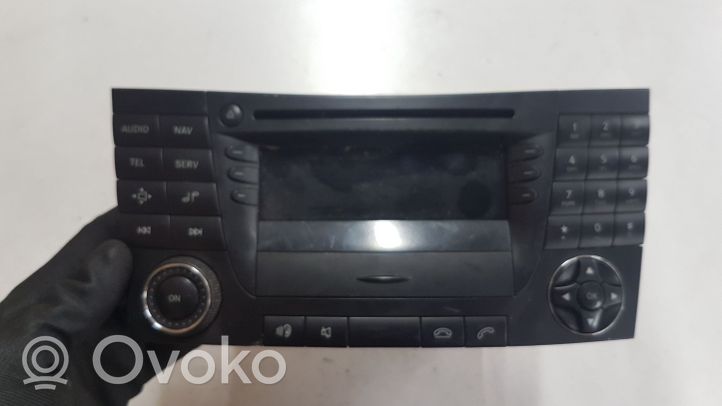 Mercedes-Benz CLS C219 Radio/CD/DVD/GPS-pääyksikkö 2118202097001