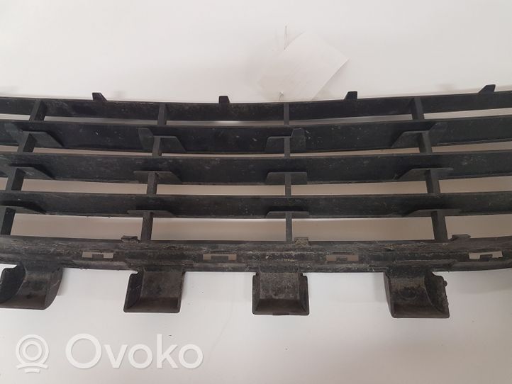 Renault Megane II Front bumper upper radiator grill 8200412379